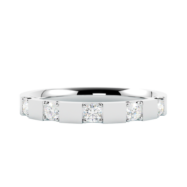 ślubna obrączka z białego złota z diamentami