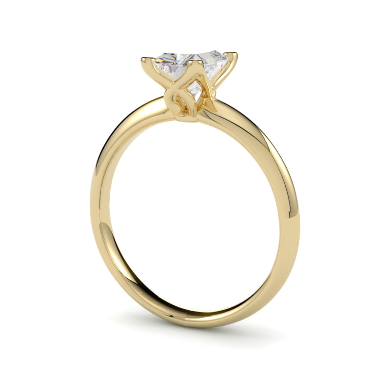 Pierścionek z diamentem w szlifie radiant w żółtym złocie 750