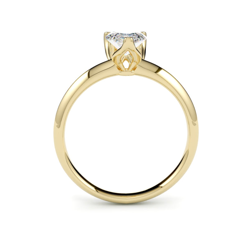 Pierścionek zaręczynowy solitaire z diamentem gruszka żółte złoto 585 od GOLDPORT widok z frontu