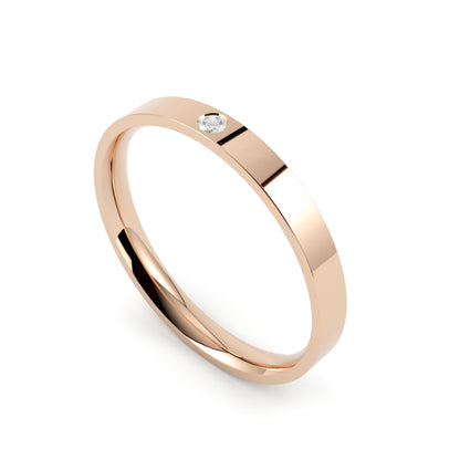 Płaska klasyczna obrączka ślubna z diamentem 0,02 ct z żółtego złota 750 od GOLDPORT