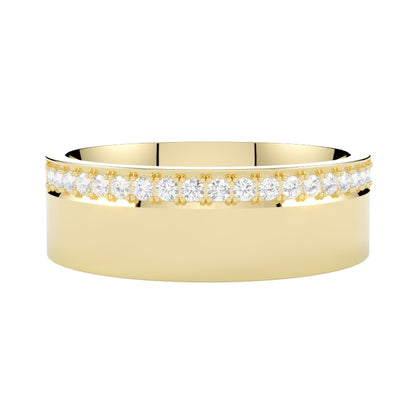 Płaska obrączka ślubna z diamentami na rancie z żółtego złota 585 od GOLDPORT