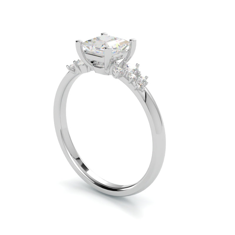 Pierścionek z diamentami na zaręczyny, białe złoto 750, diament centralny w szlifie princess, boczne brylanty, GOLDPORT