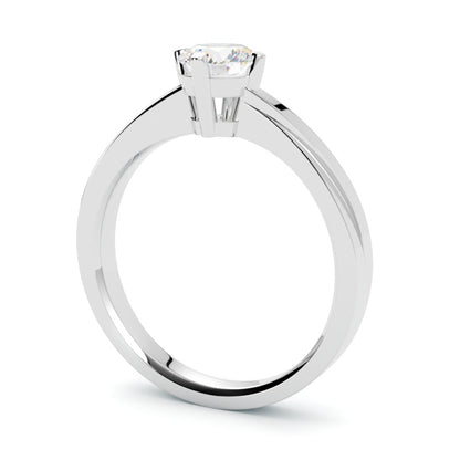 Skye – pierścionek zaręczynowy w białym złocie 750, diament w pełnym blasku