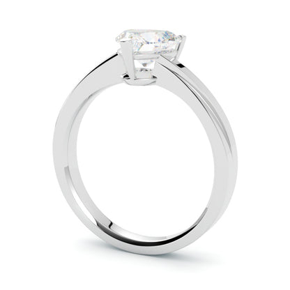 Pierścionek z diamentem Ava z platyny 950 – szlachetna prostota i luksus szczecińskiej manufaktury GOLDPORT