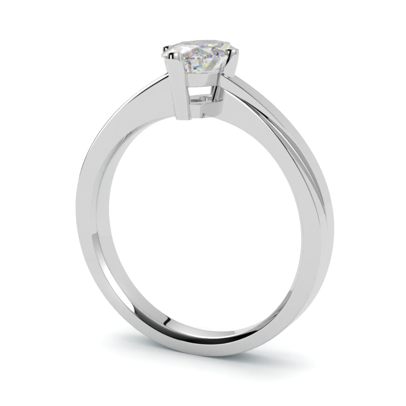 Pierścionek z diamentem owal z platyny 950 – szlachetny, ponadczasowy model stworzony w manufakturze GOLDPORT Szczecin