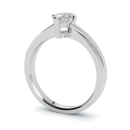 Pierścionek z diamentem owal z platyny 950 – szlachetny, ponadczasowy model stworzony w manufakturze GOLDPORT Szczecin