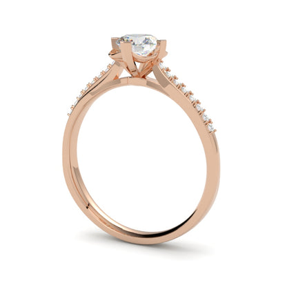 Pierścionek z różowego złota 750 z diamentem – pavé z diamentów bocznych i centralny kamień na 4 łapki