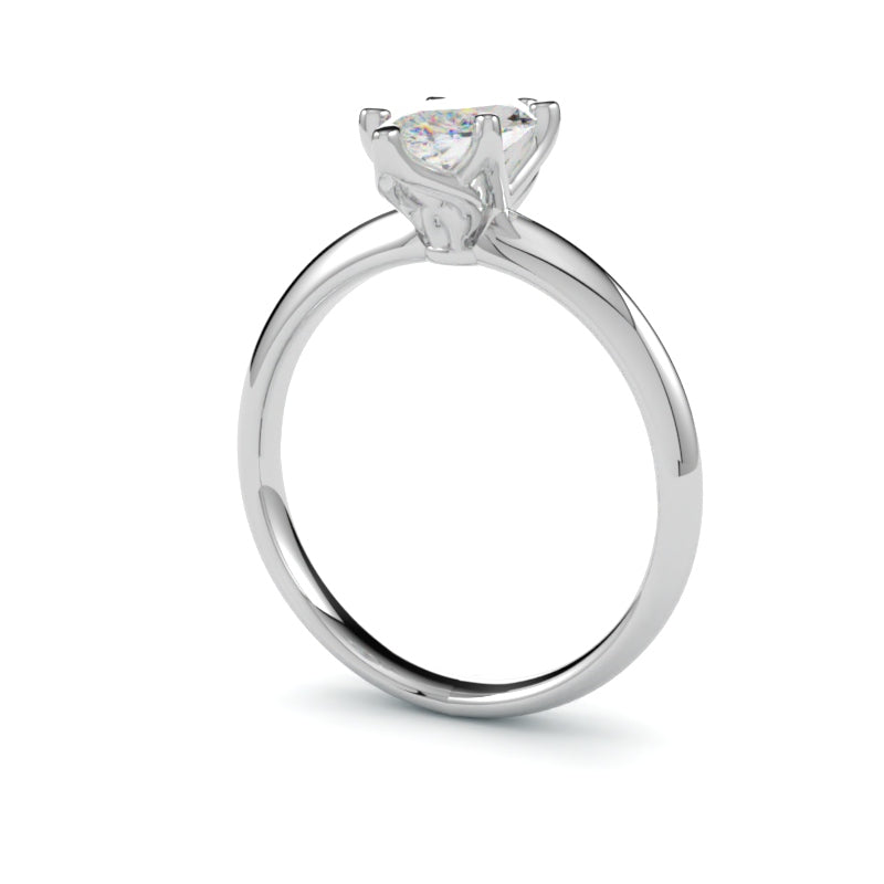 Pierścionek solitaire z diamentem markiza w platynie 950 od GOLDPORT