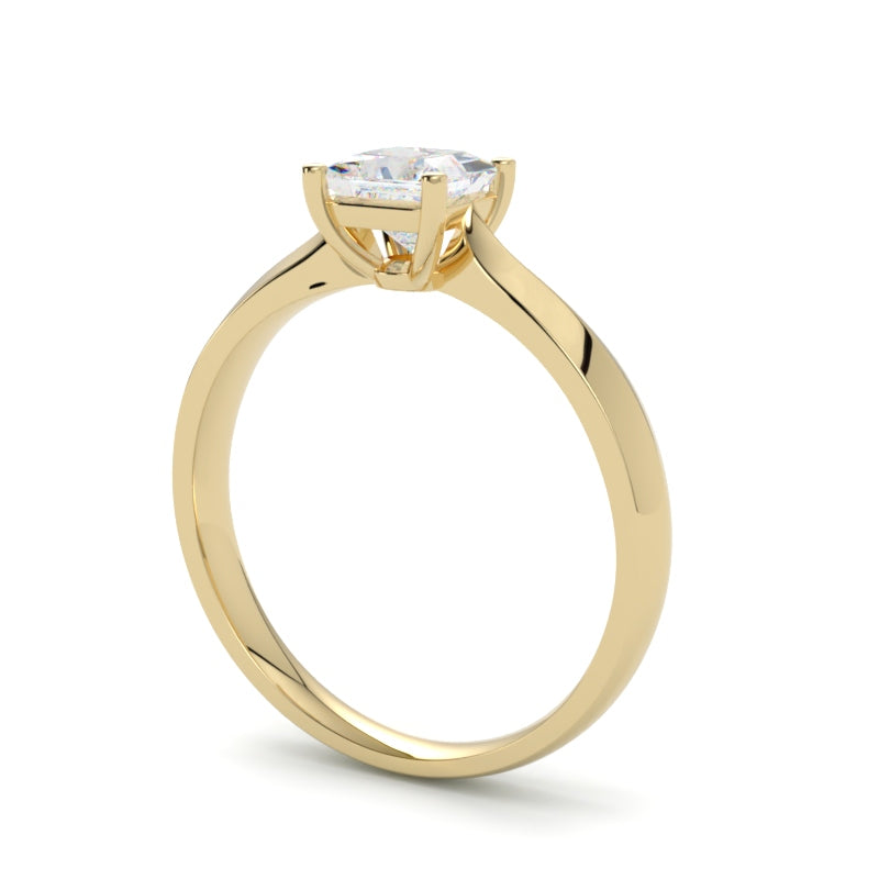 Klasyczny pierścionek zaręczynowy z diamentem princess oprawa w 4 łapki żółte złoto 750 od GOLDPORT 