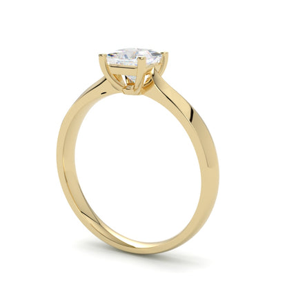 Klasyczny pierścionek zaręczynowy z diamentem princess oprawa w 4 łapki żółte złoto 750 od GOLDPORT 