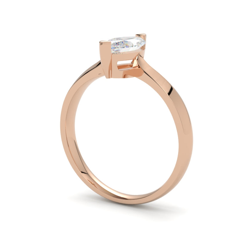 Klasyczny pierścionek zaręczynowy z diamentem w szlifie markiza różowe złoto 585 od  GOLDPORT